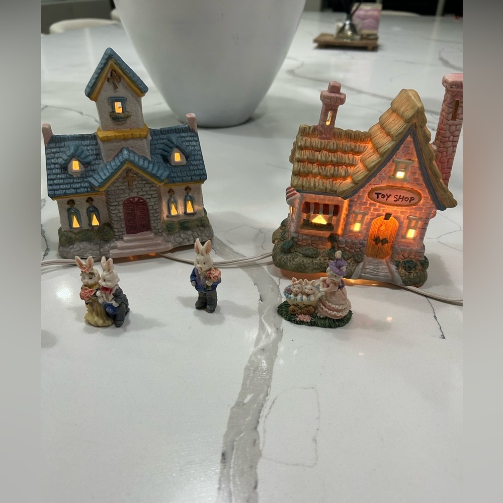 Vintage Light Up 10 Piece Easter Bunny Village Houses Ceramic Holiday Decor - Picture 2 of 9
